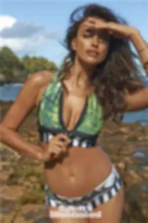 俄罗斯名模伊莉娜·莎伊克 沙滩比基尼体育画报写真