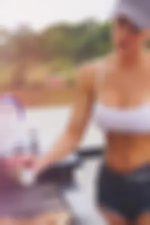 美国空军机械师 退役后身材火辣网上走红