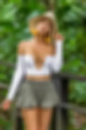 Sara Underwood 丛林深处青春肉体大解放