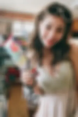 黄妍霓比基尼美背吸睛 沙滩写字网友只看见酥胸