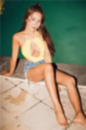 南韩举牌女郎金智娜 养眼俏皮女孩的魅力