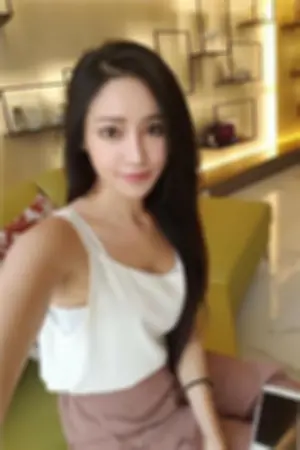 台湾超正妹Avril艾葳 长腿美胸私房照分享