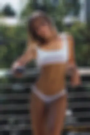 前后必杀！性感正妹紧实小蛮腰