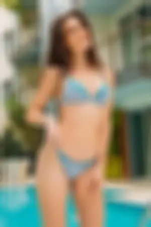 火速冒起的黑发美人