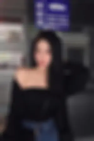 台湾正妹Karen Chao 牛仔裤背心超吸睛