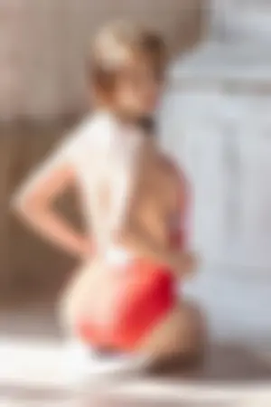 网络疯传！泰国妹子 露背泳装美图