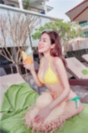 比基尼正妹 视线一秒都无法移开