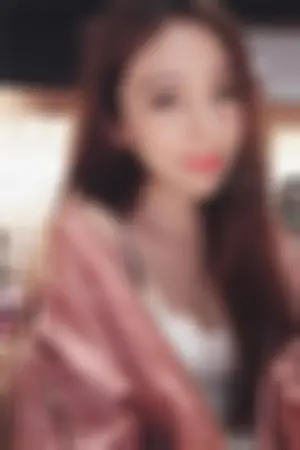 超白嫩！正妹 低胸上衣，完美身材自拍好养眼！