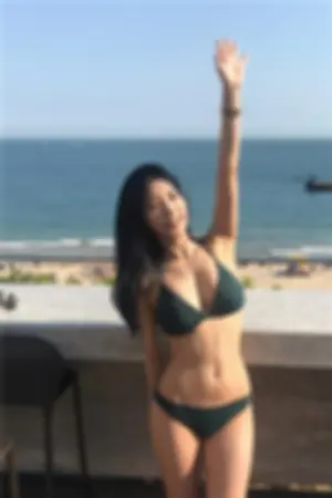 超完美花艺老师身材太好！海边大晒比基尼让网友激动