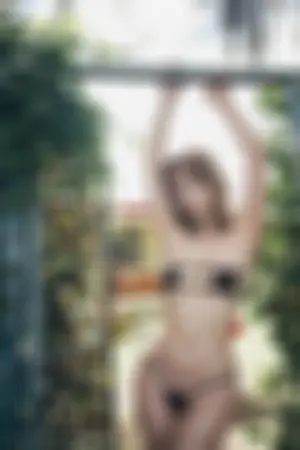 雨纯宝宝沙滩诱惑 多重风格性感俏皮