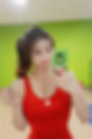 漂亮姐姐半夜「直播哄睡」 私房美照却让人睡不着