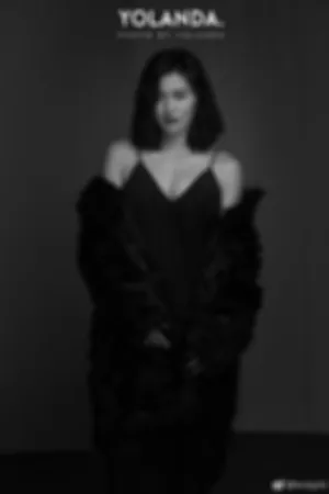 低胸吊带装性感十足 微博最新Yolanda鬼魅高清写真