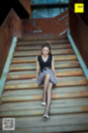 [IESS异思趣向]丝享家 2017.12.18 No.128 露脐小短裙黑丝