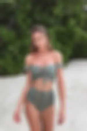 女神降临！丹麦超模出境，「逆天长腿」会勾人超诱惑