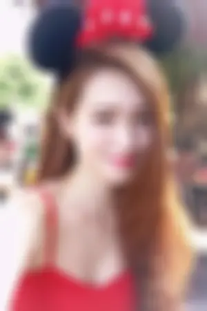 台湾文大第一校花晒美照 胸大腿长堪称魔鬼身材