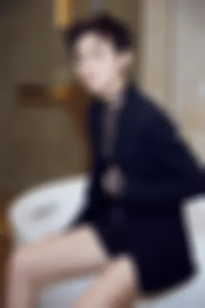 炮哥内衬网络透视衫写真