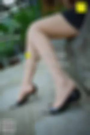 [IESS异思趣向]丝享家 2018.02.14 No.169 坐在石凳上的美女