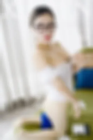 [XiuRen]秀人网 2018.03.01 No.944 OL丝袜制服诱惑乳神黑白女仆装