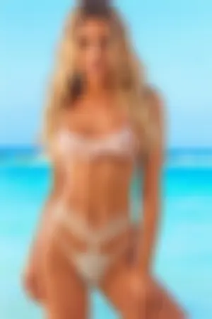 夏天快来！「比基尼妹 」曲线火辣