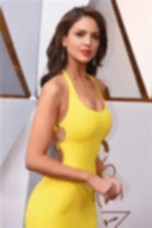 Eiza Gonzalez 红地毯上的「黄道」美人