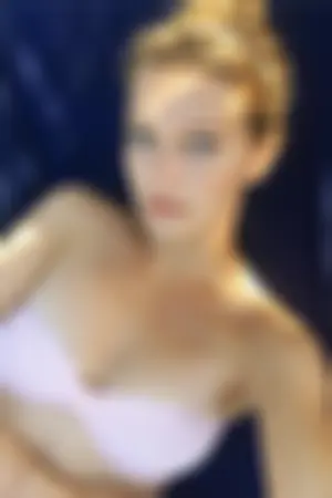 俄罗斯蓝眼美人私房照