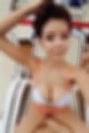 南韩妹子黄丽娅脾气不好！性感比基尼大方来献宝～