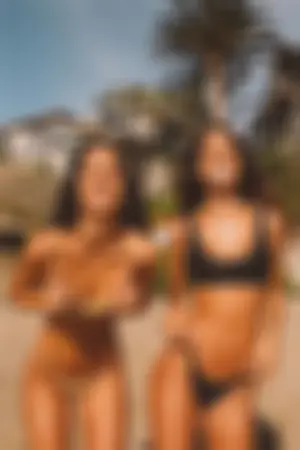 「天使级正妹」双胞胎联手出击　洋娃娃精緻美颜掳获千万粉丝