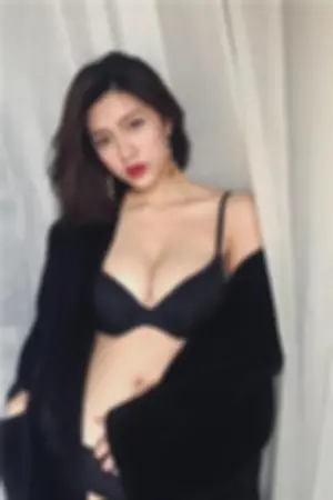 优质台湾正妹 浑圆美胸比基尼下更白皙