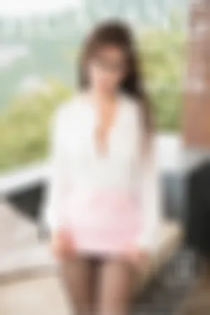 [HuaYang]花漾show 2018.04.11 VOL.040 泰国旅拍第二部写真白衬衫粉短裙黑丝袜