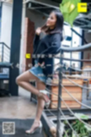 [IESS异思趣向]丝享家 2018.04.11 No.208 老师的白色一字扣凉鞋