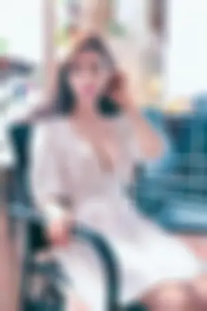 长荣正妹空姐 大秀性感深V事业线