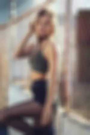 蜜桃好杀！性感短发妹 使出「最强背杀技」