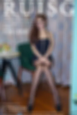 [RUISG]瑞丝馆 2018.06.21 VOL.054 奶瓶土肥圆黑丝美腿写真