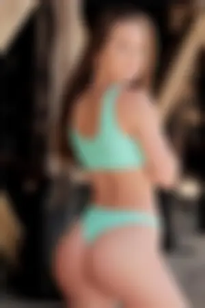 肉感曲线泳衣模特儿