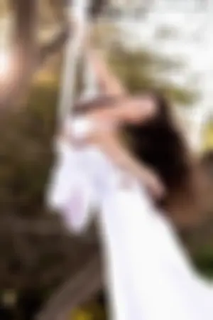 美版小龙女！ 身怀绝技，空中瑜伽姿势撩人