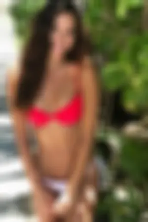 气质完胜！ 笑容甜美超有感染力