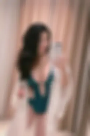 护理师林后仪车头灯太胸，比基尼有被撑开的感觉