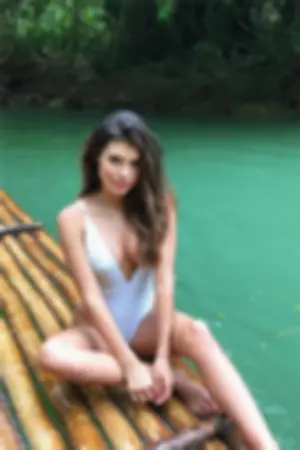 比基尼妹躲世外桃源