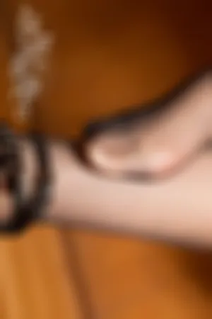 [TouTiao]头条女神 2018.07.27 甜甜腻腻的黑丝VIP版