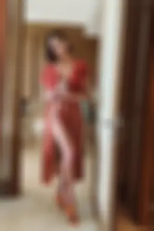 绝世美腿！「俏丽短发妹」配备逆天长腿