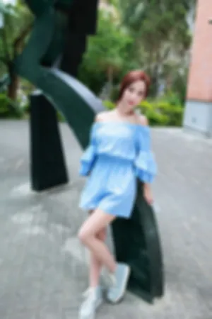 台湾嫩模美女雨玄台大外拍清爽迷人写真