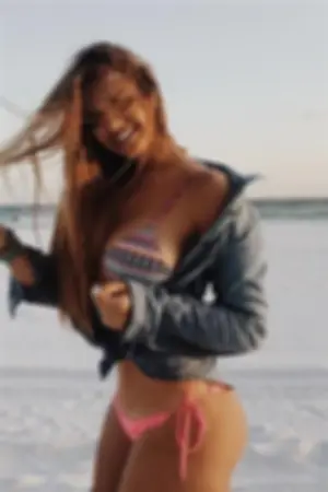 Grecia Gonz #225;lez 营养百分百！妹子发育过激美图