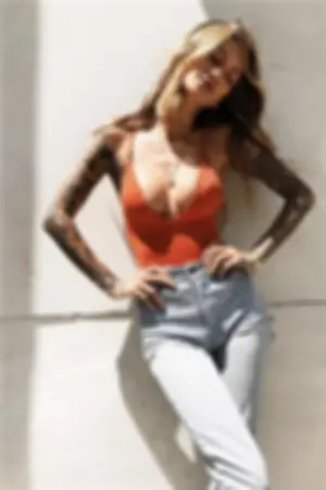 纹身女郎比基尼私房照