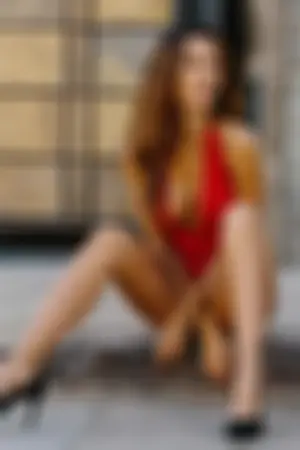 Tayn #225; Fernandes 路人杀！气质正妹路边豪迈M腿坐