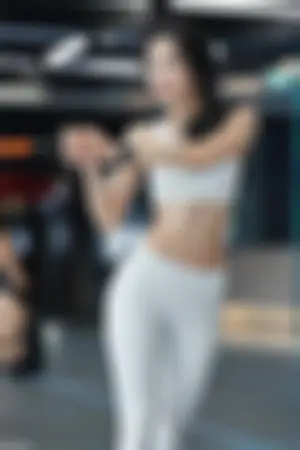 「健身正妹」霸气眼神还有野性身材