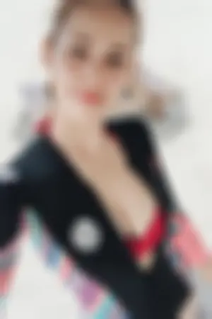 妖娆多姿的中英混血美人