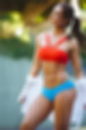 「腿间三角洲」线条明显