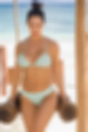 自备「浑圆椰子」下拉连身泳衣