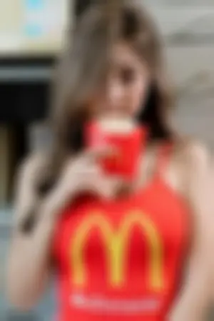 麦当劳正妹白嫩甜美