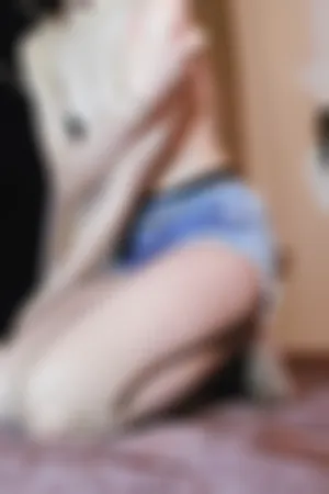 [Pero社区]PR社 牛仔热裤黑丝网袜性感胸贴写真